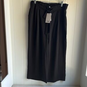 DR2 Black Dress Pants with Wide-Leg Design